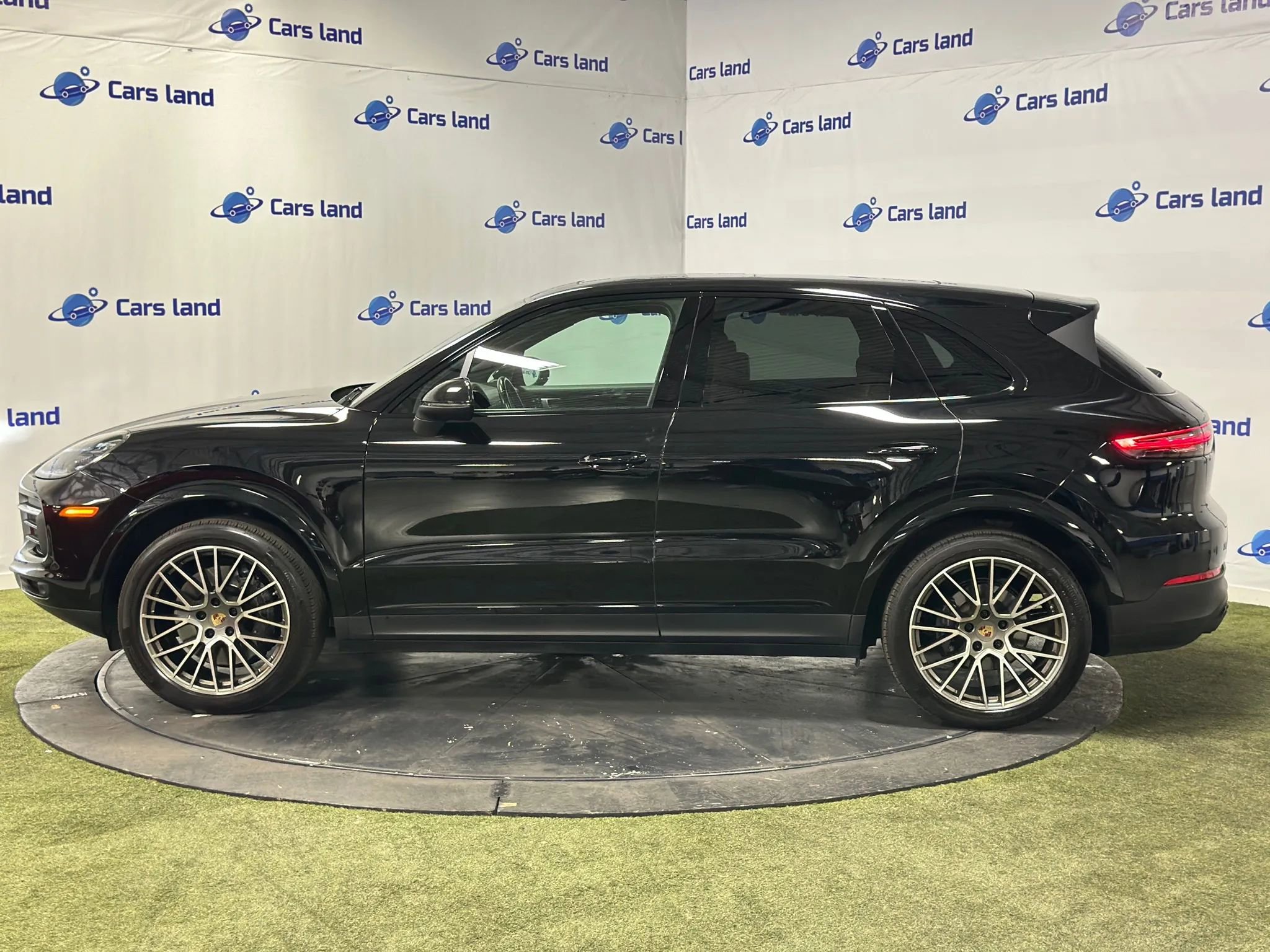 Used 2022 Porsche Cayenne Platinum Edition w/ Premium Package Plus image 7