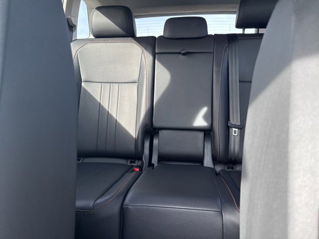 Used 2024 Volkswagen Tiguan SE image 36