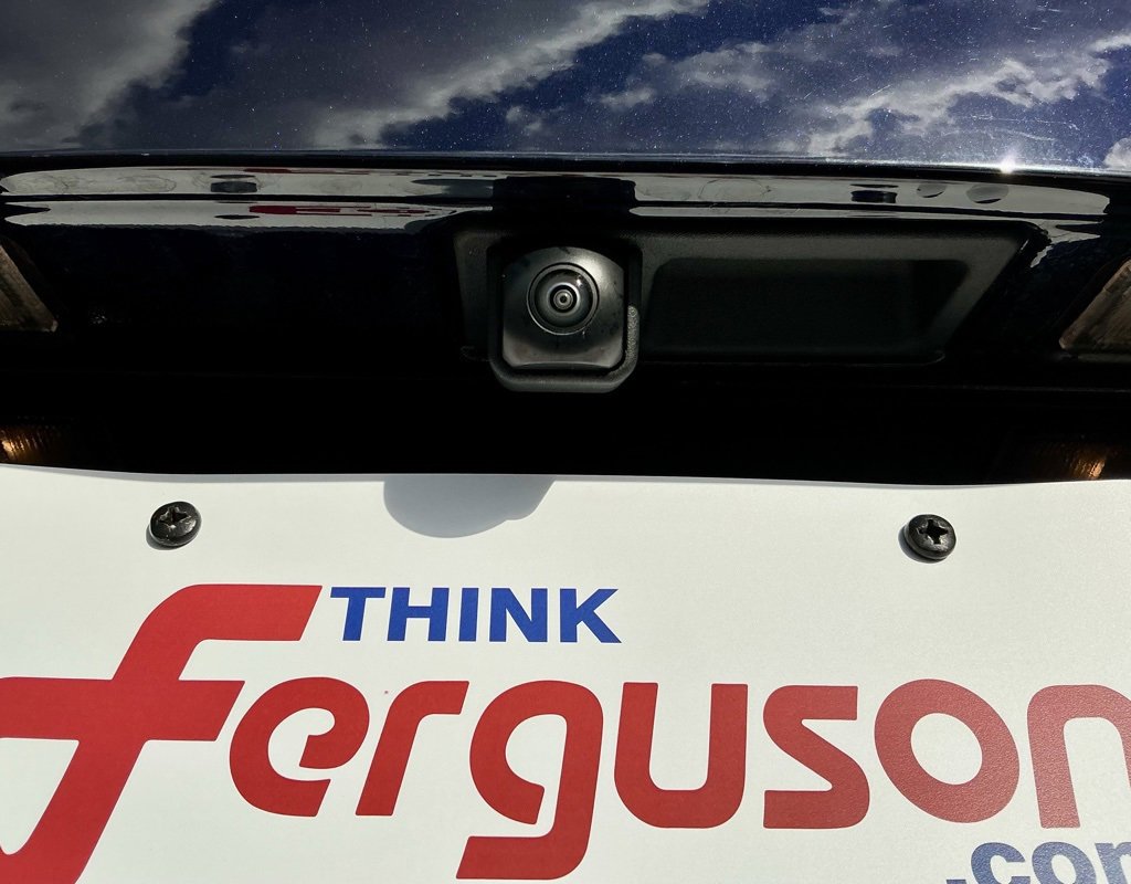 Used 2025 Kia Carnival EX image 15