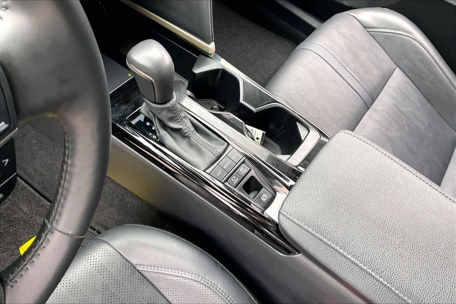 Used 2025 Toyota Camry XSE FWD image 15