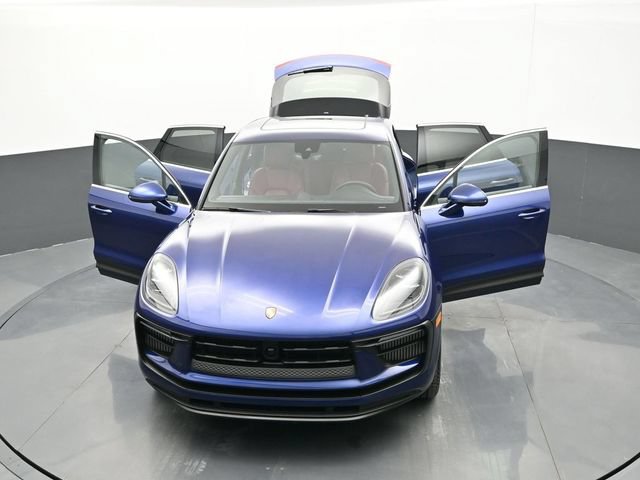Certified 2025 Porsche Macan S AWD/4WD image 32