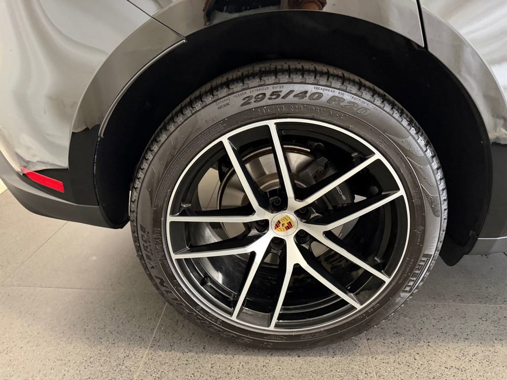 Used 2025 Porsche Macan AWD/4WD image 12