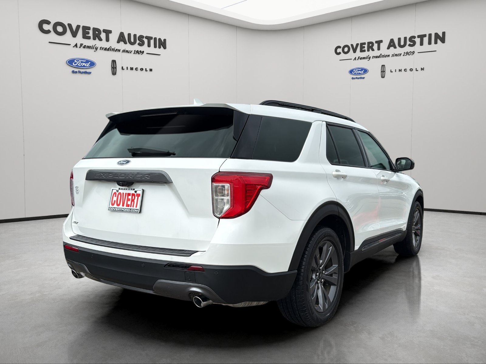 Certified 2022 Ford Explorer XLT w/ Equipment Group 202A RWD image 3