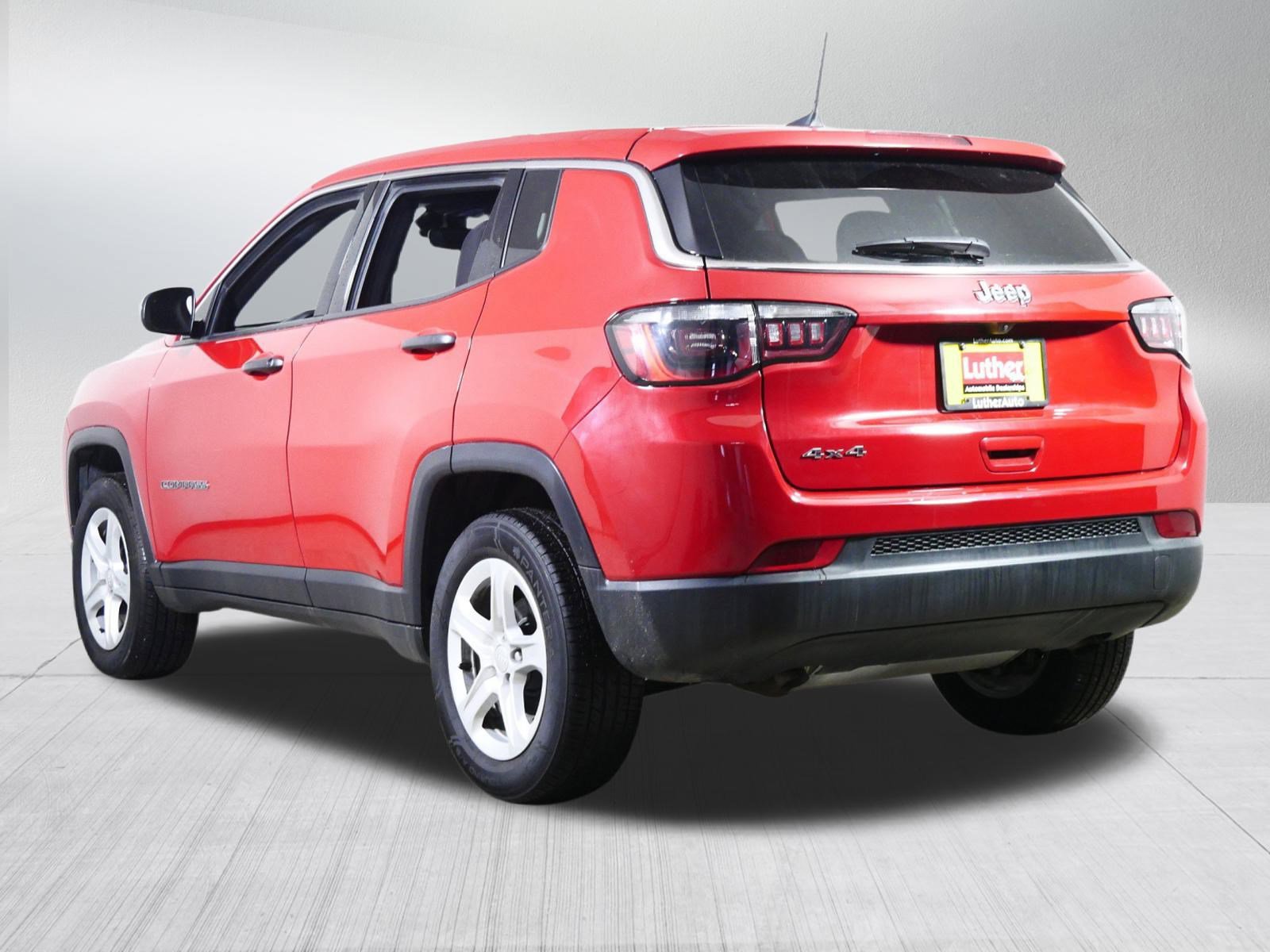 Used 2023 Jeep Compass Sport image 5