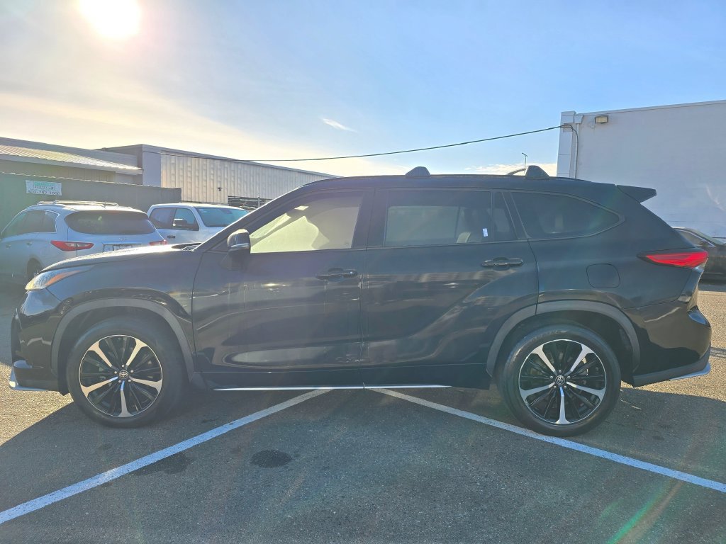 Used 2021 Toyota Highlander XSE FWD image 5