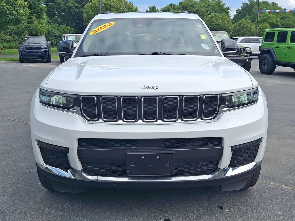 Used 2023 Jeep Grand Cherokee L Limited AWD/4WD image 2
