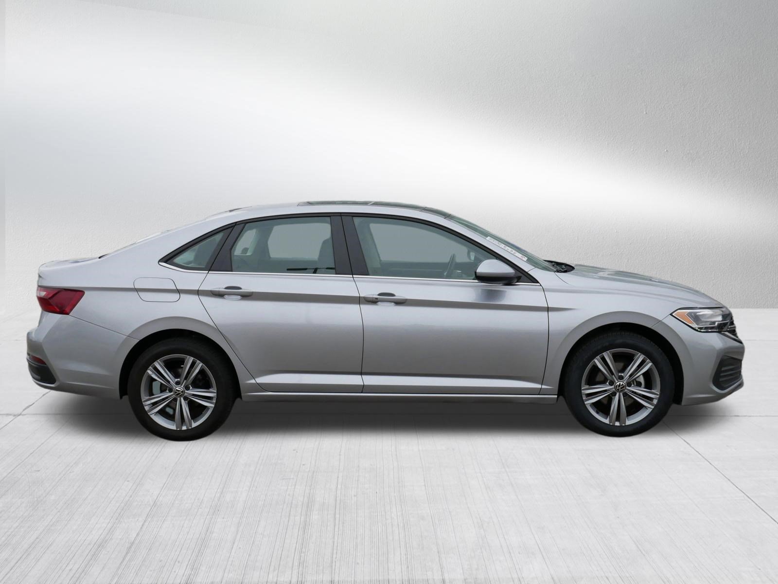 Certified 2024 Volkswagen Jetta SE image 8