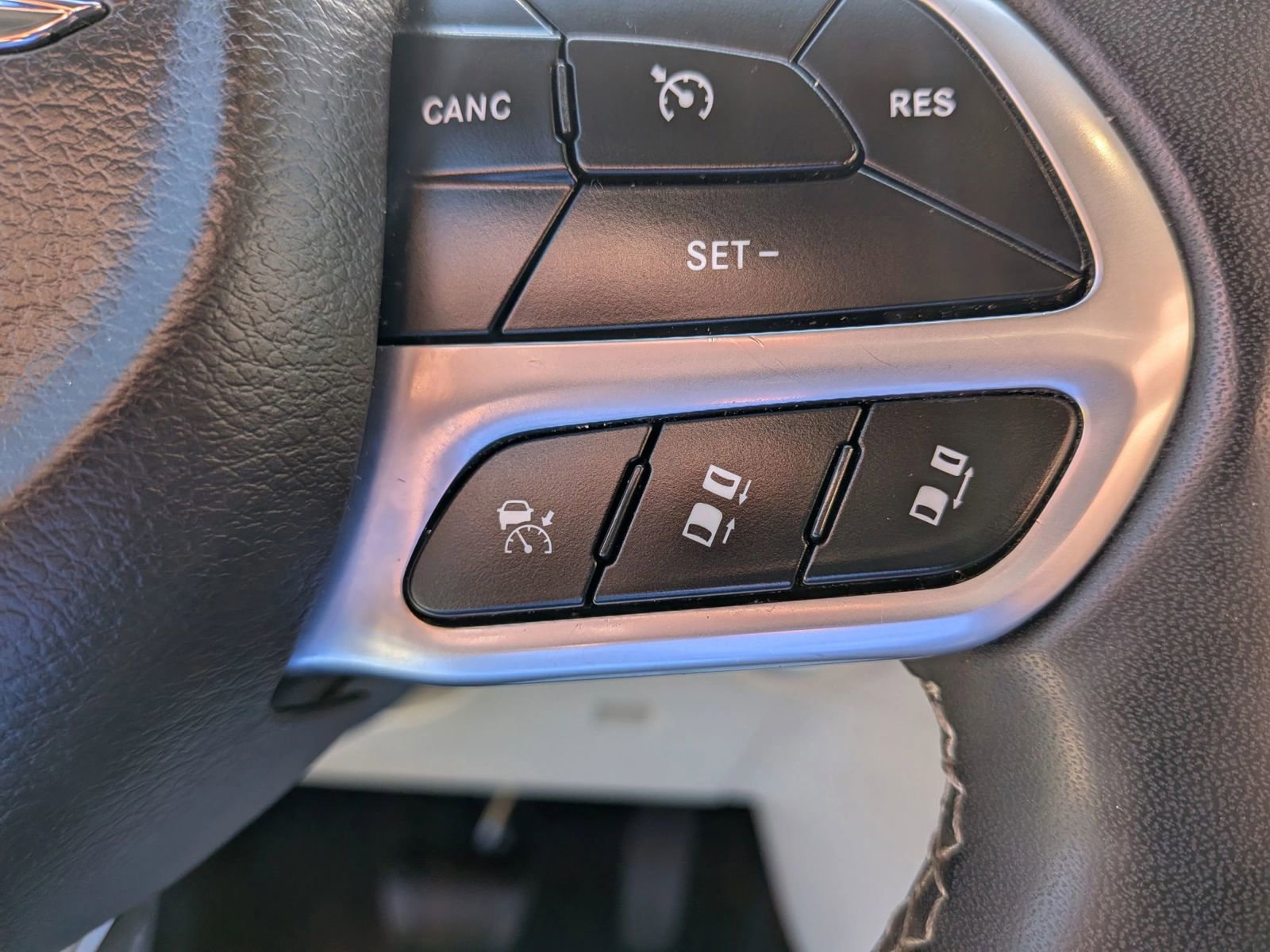 Used 2022 Chrysler Pacifica Touring-L w/ Uconnect Theater Family Group FWD image 60