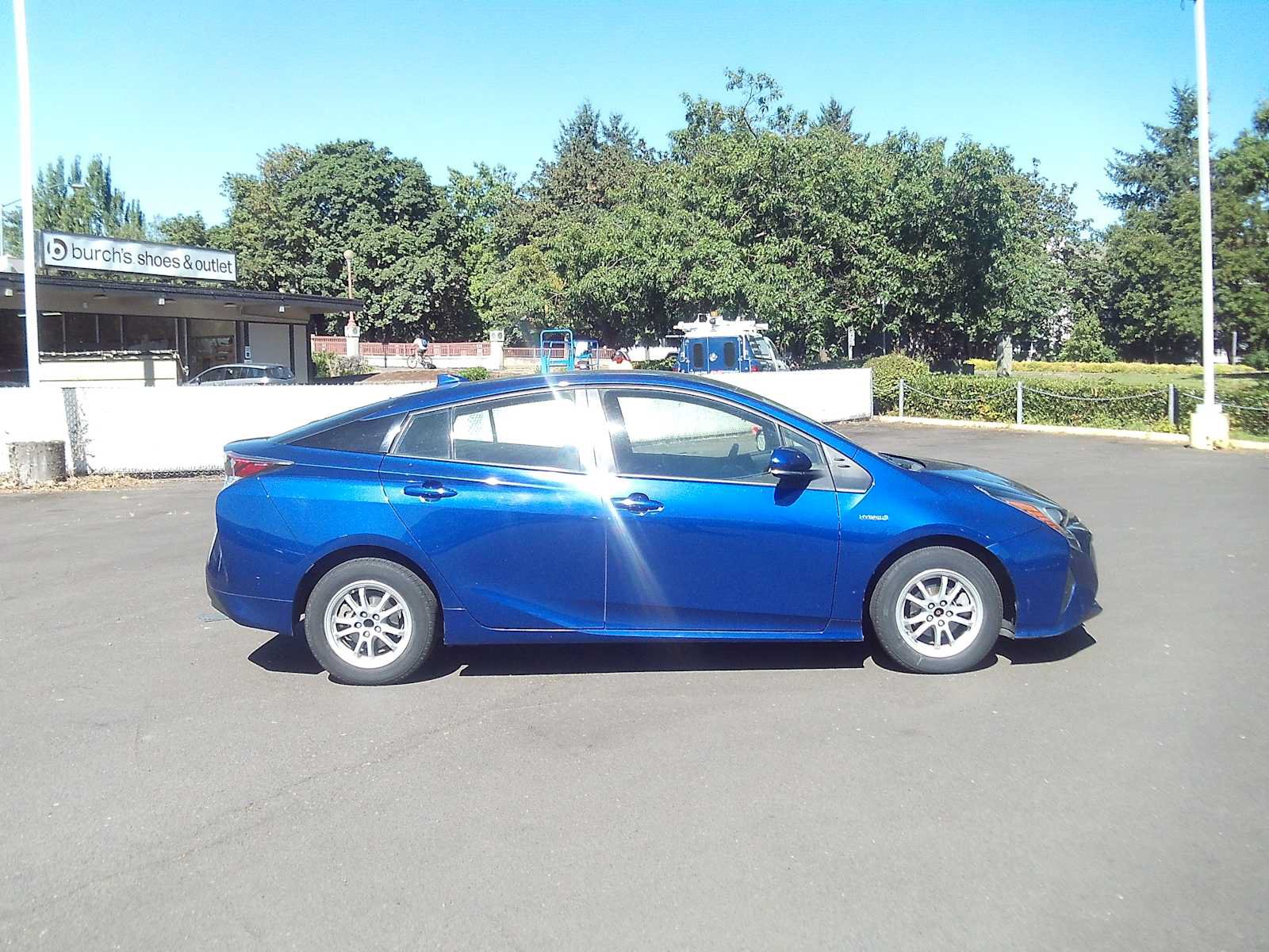 Used 2017 Toyota Prius Two FWD image 6