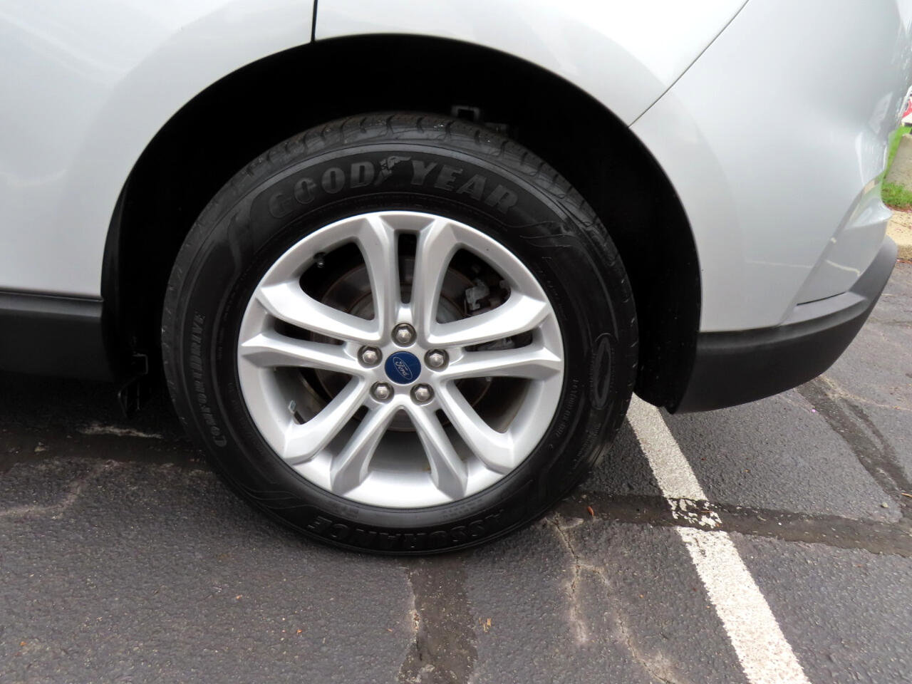 Used 2019 Ford Edge SEL image 13