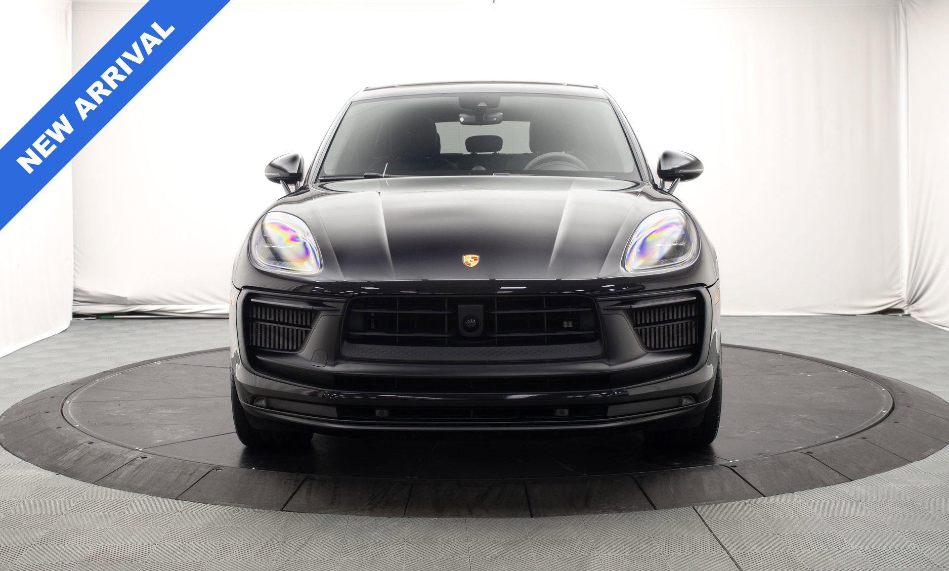 Used 2023 Porsche Macan GTS w/ GTS Sport Package AWD/4WD image 8