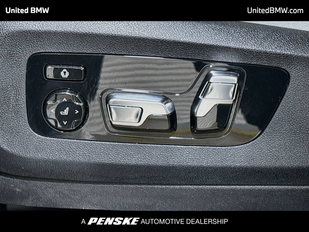 Certified 2025 BMW X7 xDrive40i w/ Parking Assistance Package AWD/4WD image 11
