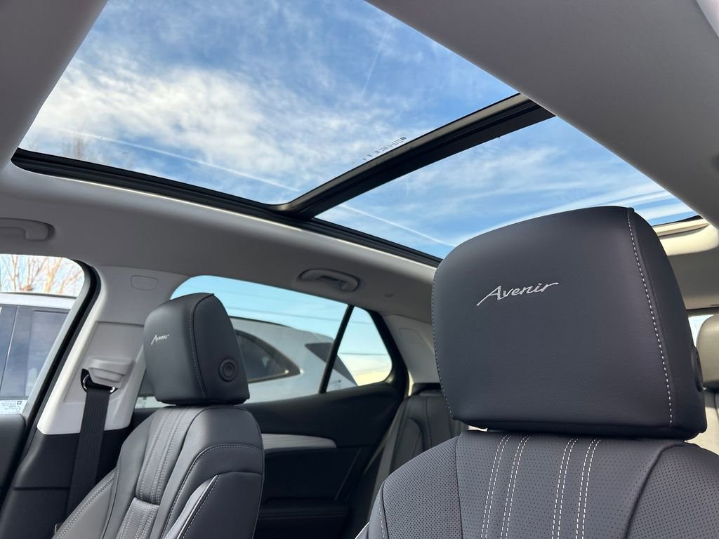 Certified 2025 Buick Envision Avenir image 17