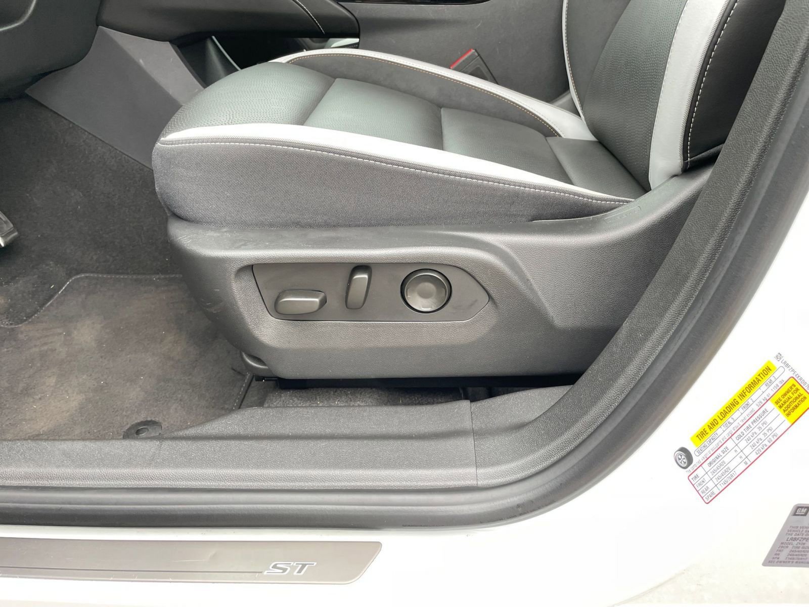 Used 2024 Buick Envision Sport Touring image 23