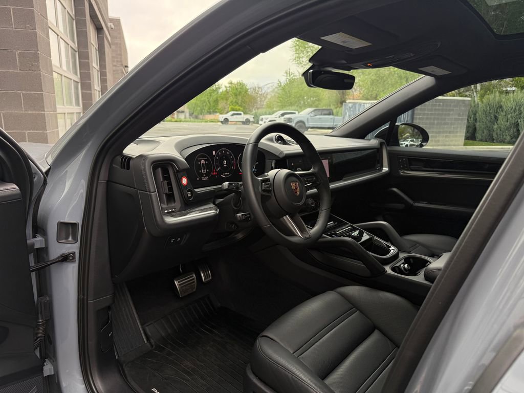 Used 2026 Porsche Cayenne S AWD/4WD image 32