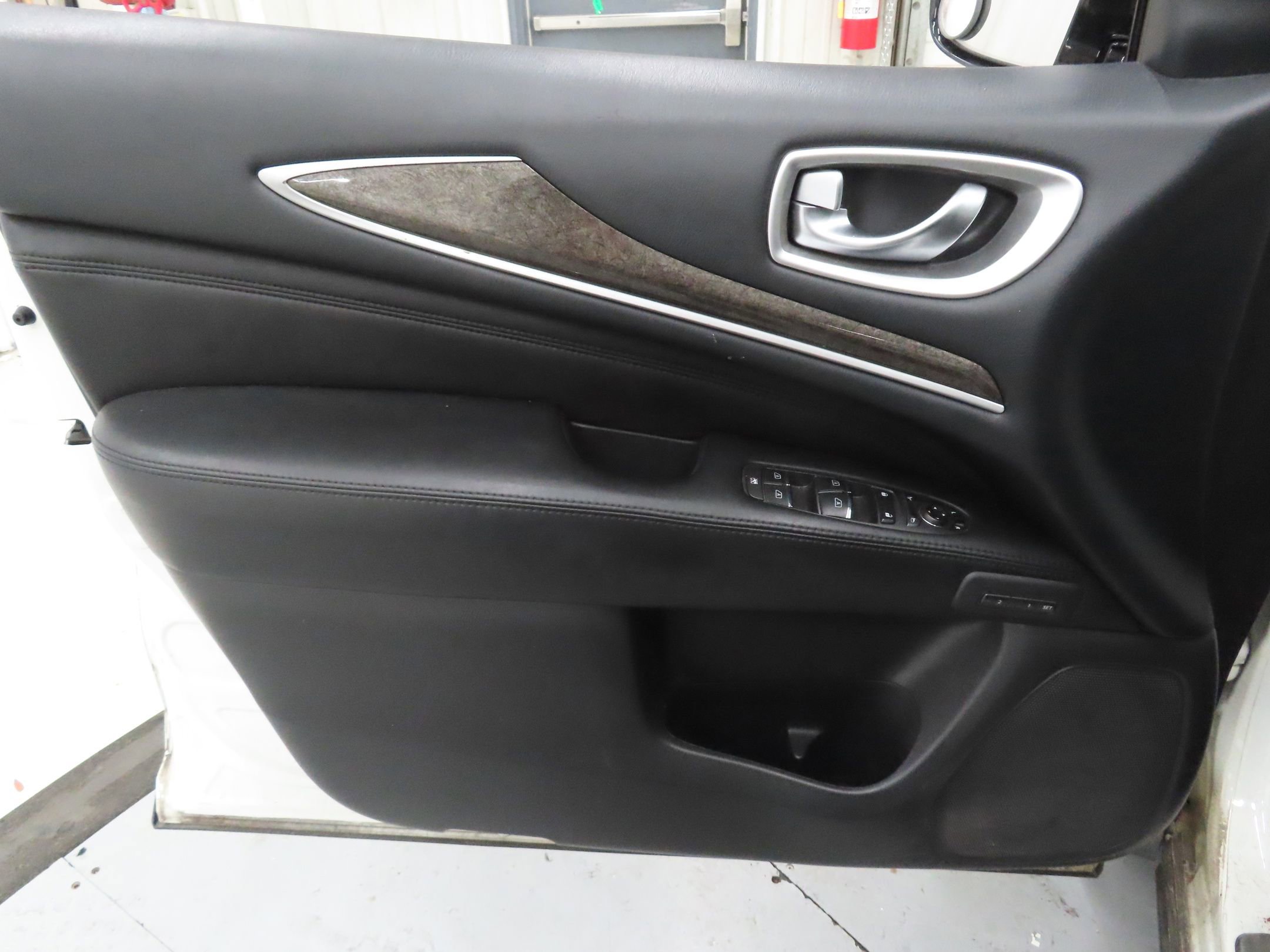 Used 2013 INFINITI JX35 FWD w/ Premium Pkg image 9