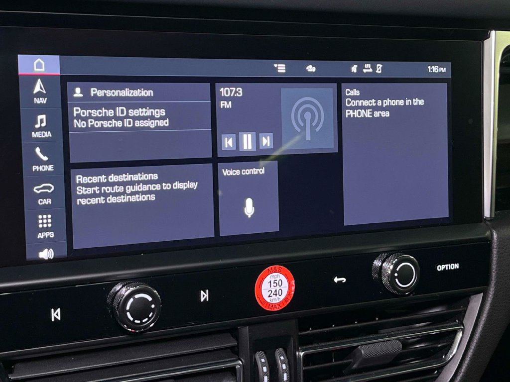 Used 2023 Porsche Macan AWD/4WD image 27