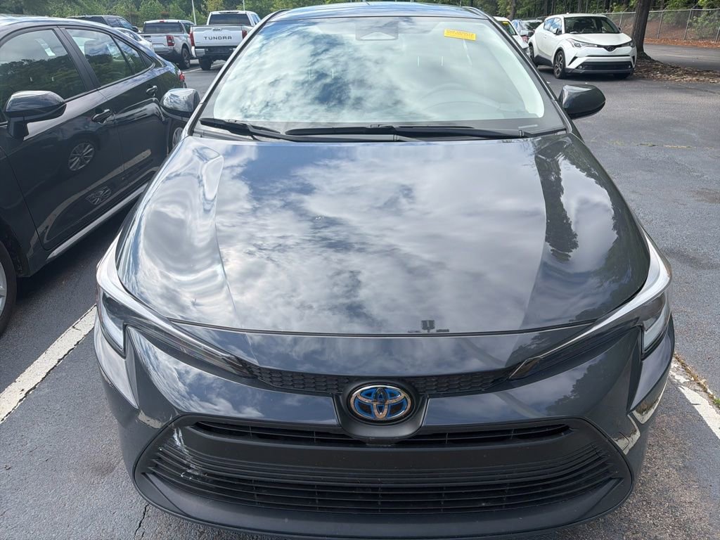 Used 2025 Toyota Corolla LE FWD image 3