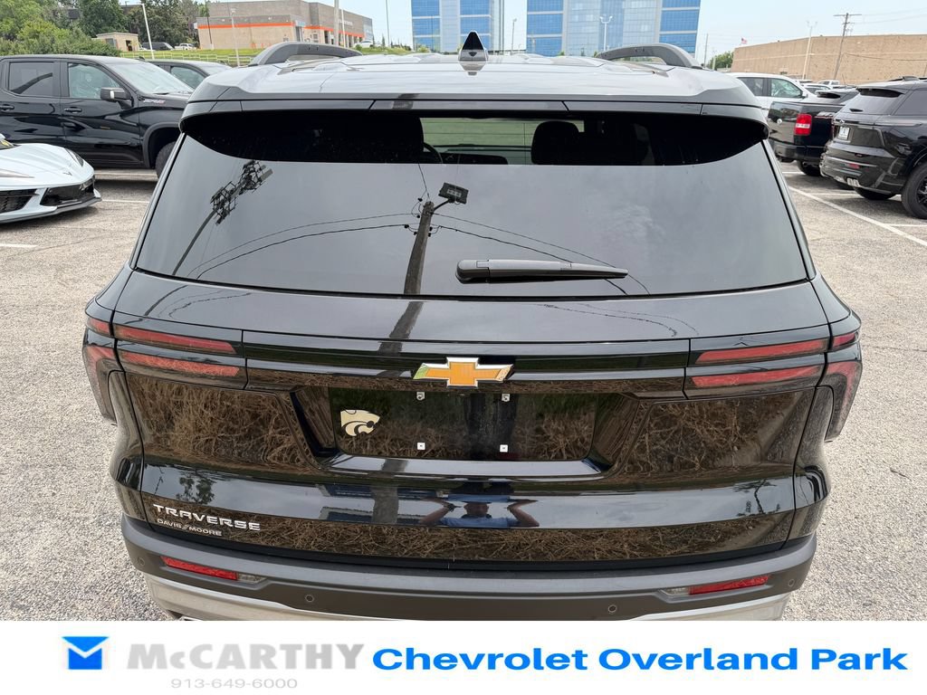 Used 2025 Chevrolet Traverse LT w/ Driver Confidence Package FWD image 4