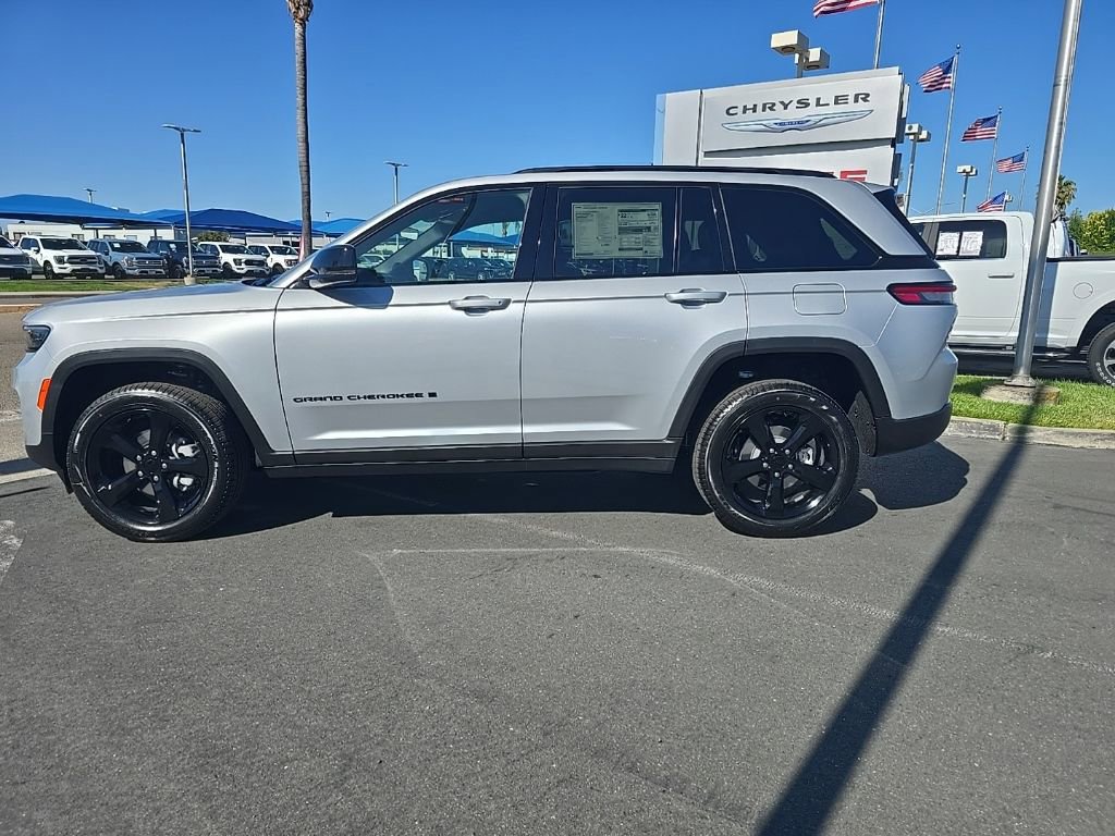 New 2025 Jeep Grand Cherokee Limited w/ Black Appearance Package AWD/4WD image 20