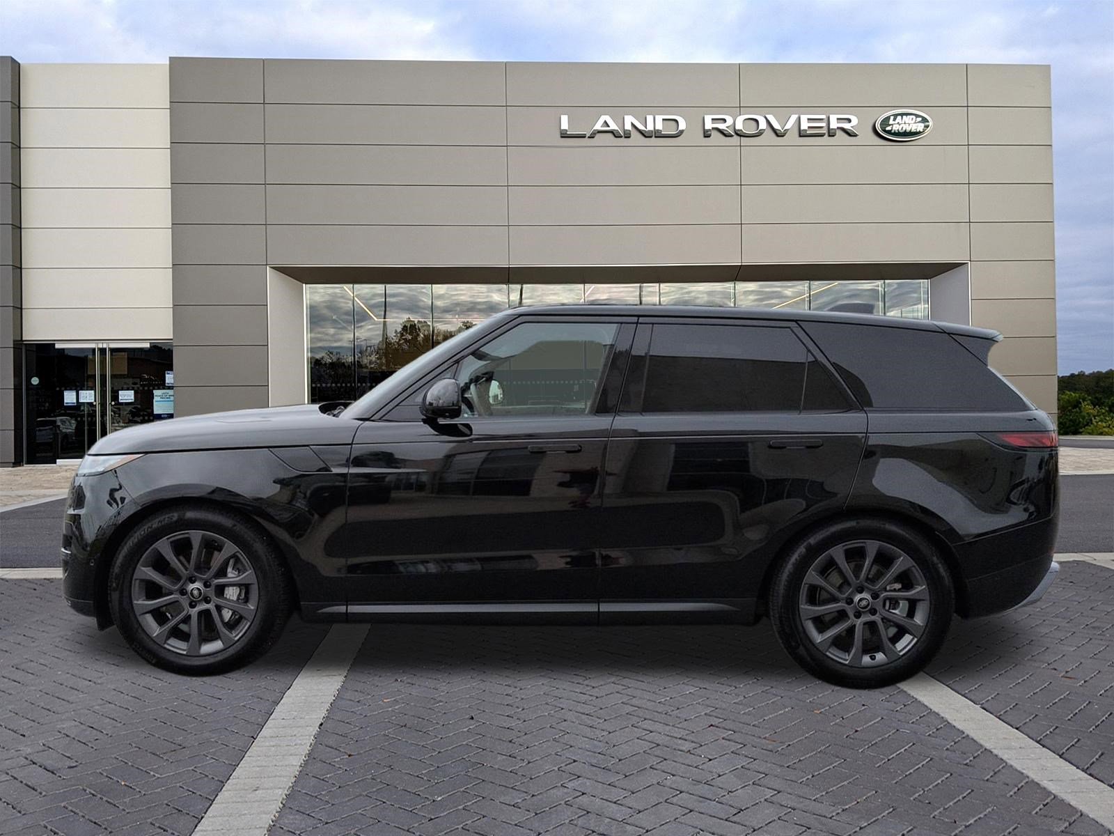 Certified 2025 Land Rover Range Rover Sport AWD/4WD image 8