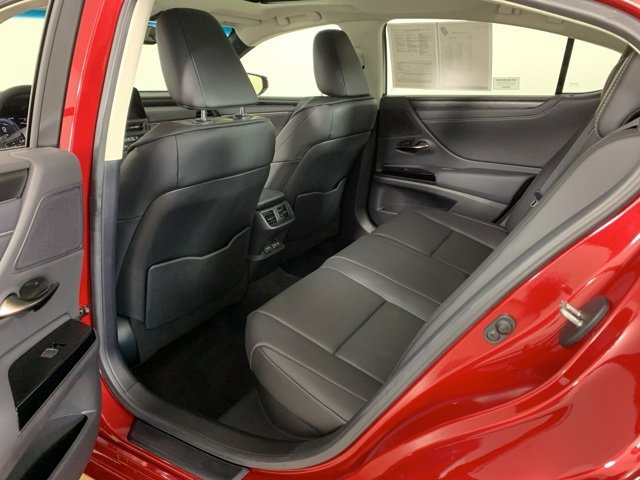 Used 2025 Lexus ES 300h F Sport w/ Accessory Package (Z2) image 35