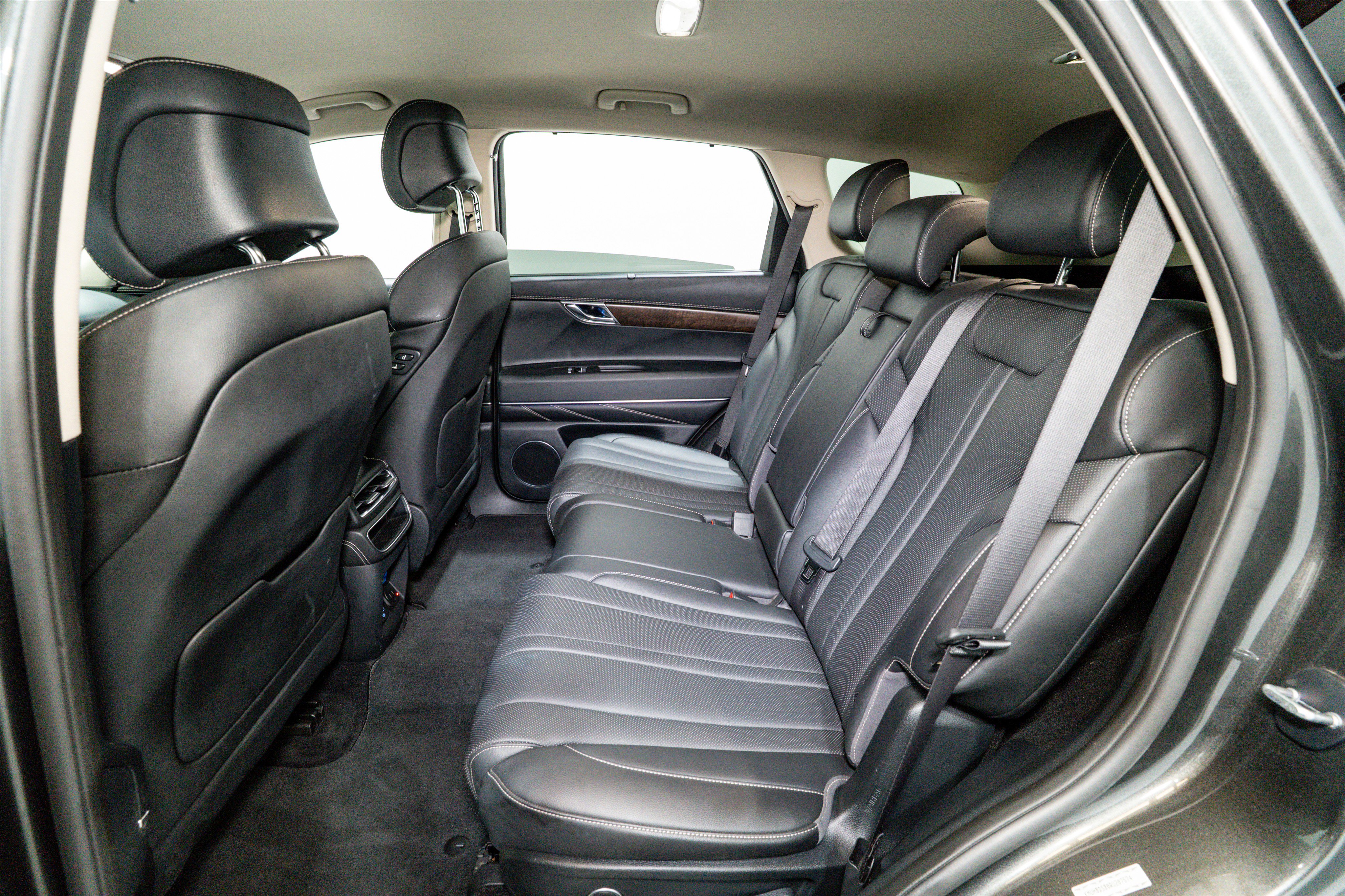 Used 2024 Genesis GV80 2.5T image 34