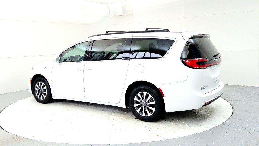 Used 2022 Chrysler Pacifica Touring-L FWD image 4