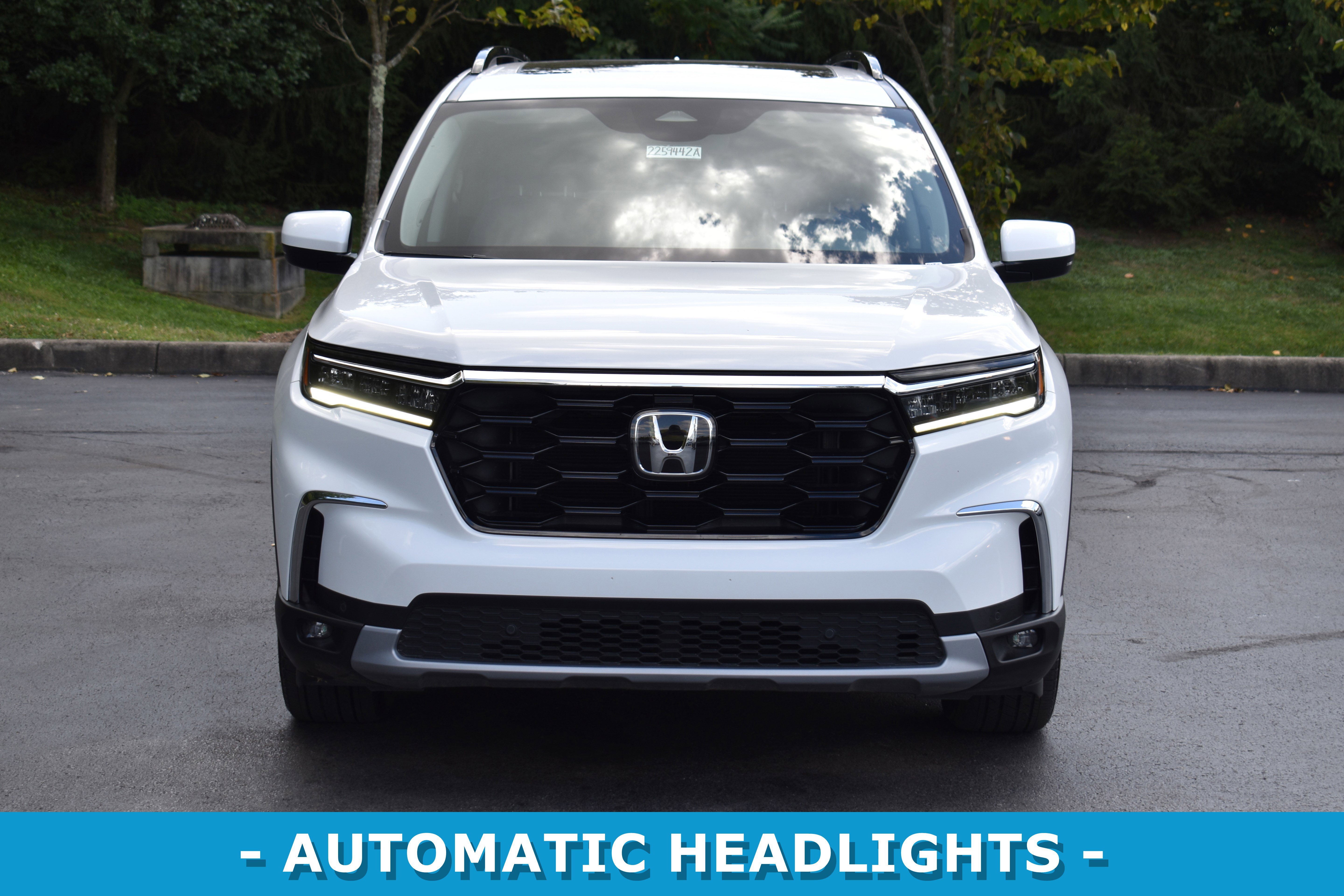 Certified 2024 Honda Pilot Touring image 2