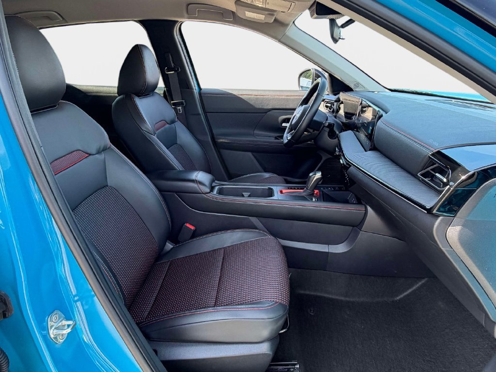 Used 2025 Nissan Kicks SR w/ Illumination Package AWD/4WD image 9