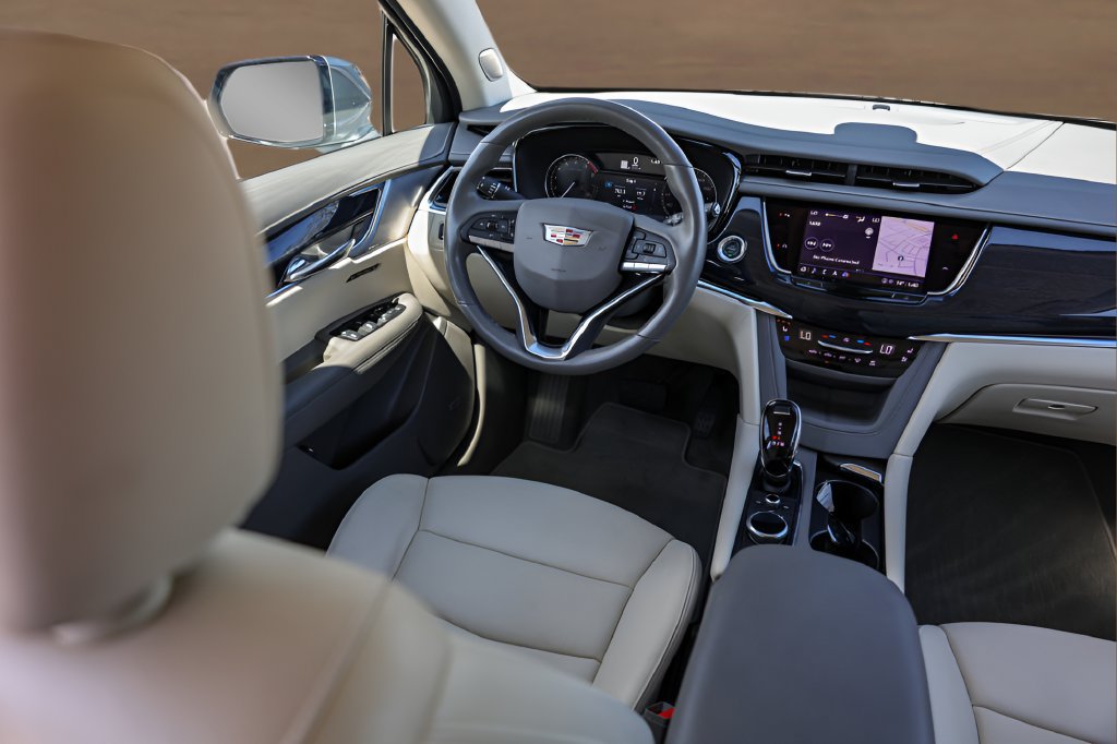 Certified 2025 Cadillac XT6 Premium Luxury FWD image 28