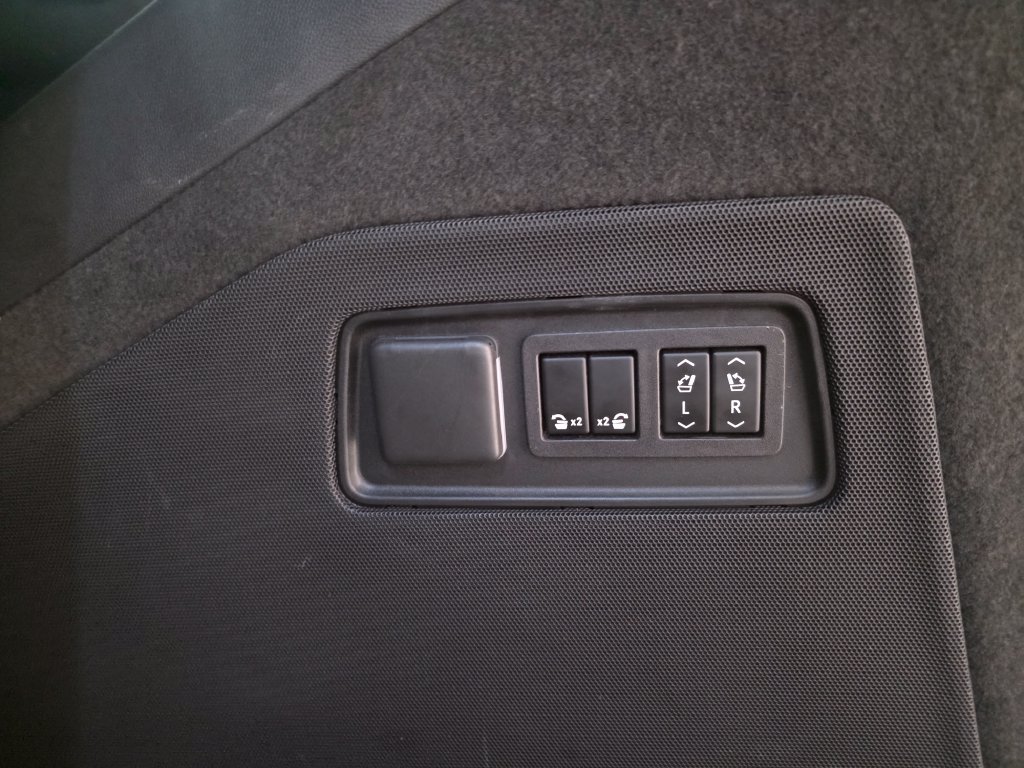 Used 2023 Cadillac Escalade Premium Luxury AWD/4WD image 11