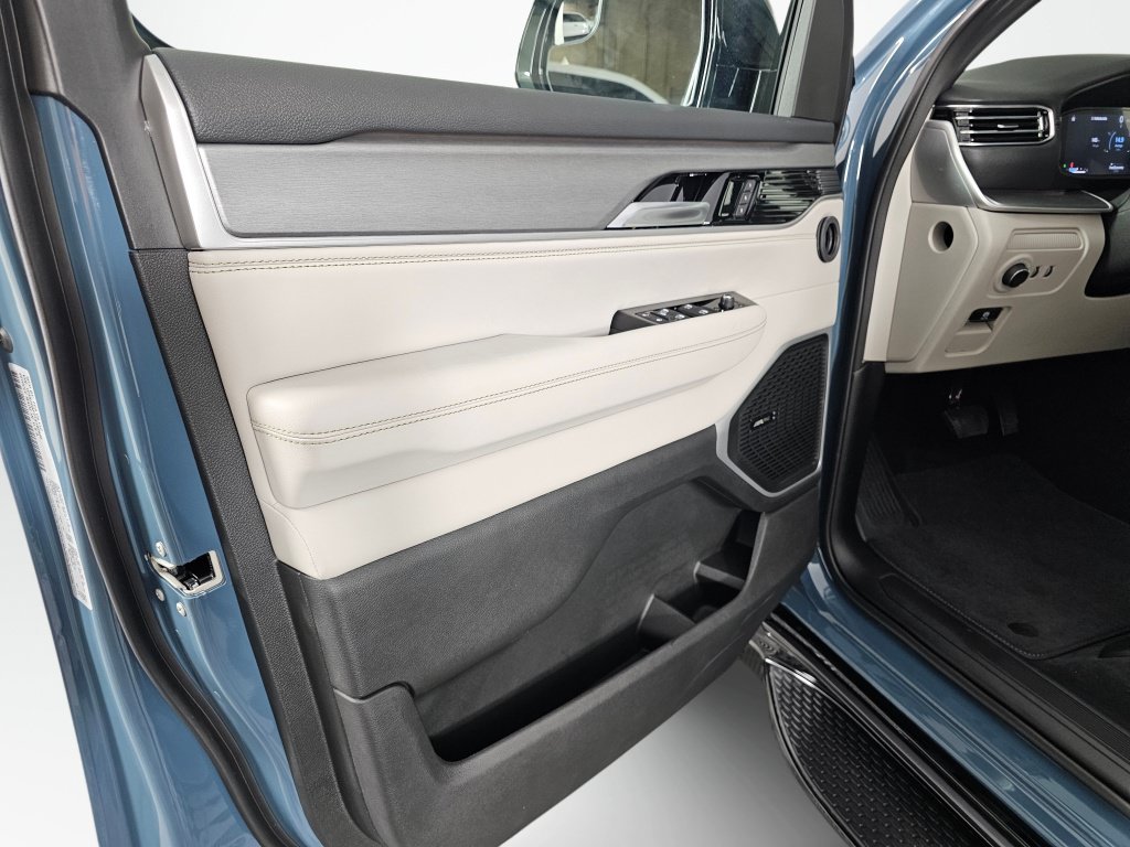 New 2026 Jeep Grand Wagoneer Limited w/ Rear Seat Video Group I AWD/4WD image 20