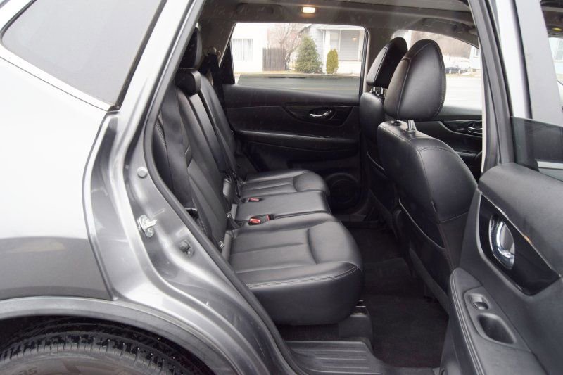 Used 2018 Nissan Rogue SL w/ Premium Package image 24