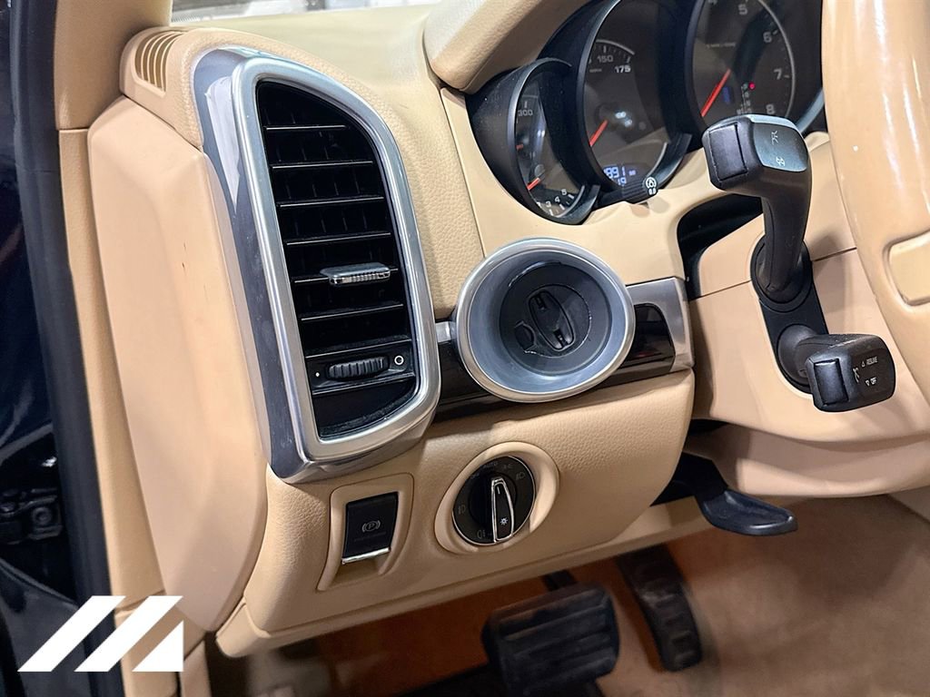 Used 2014 Porsche Cayenne Platinum Edition image 10