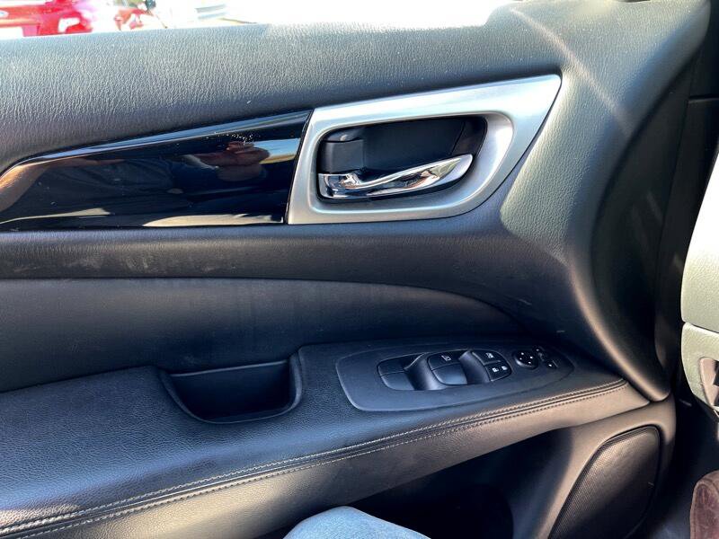 Used 2019 Nissan Pathfinder S image 21