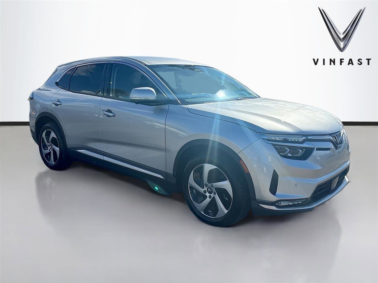 New 2025 VinFast VF 8 Eco image 1