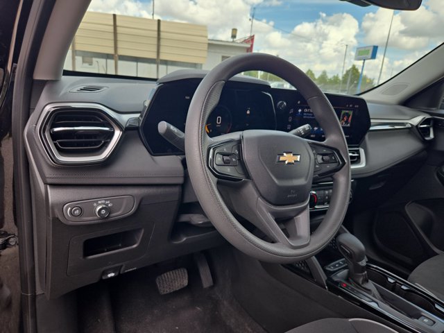 Used 2025 Chevrolet TrailBlazer LT AWD/4WD image 15