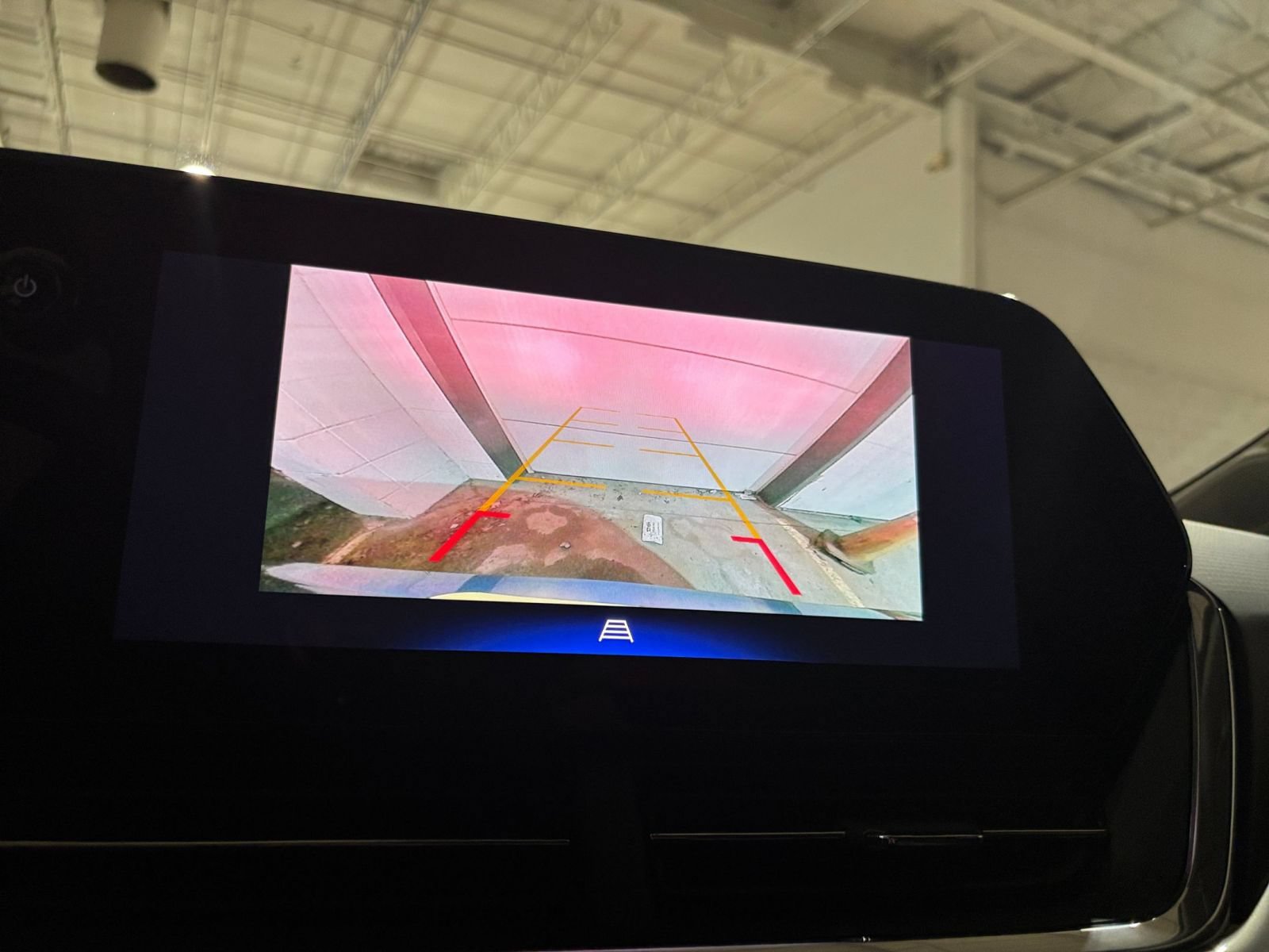 Used 2025 Chevrolet Trax LT FWD image 22