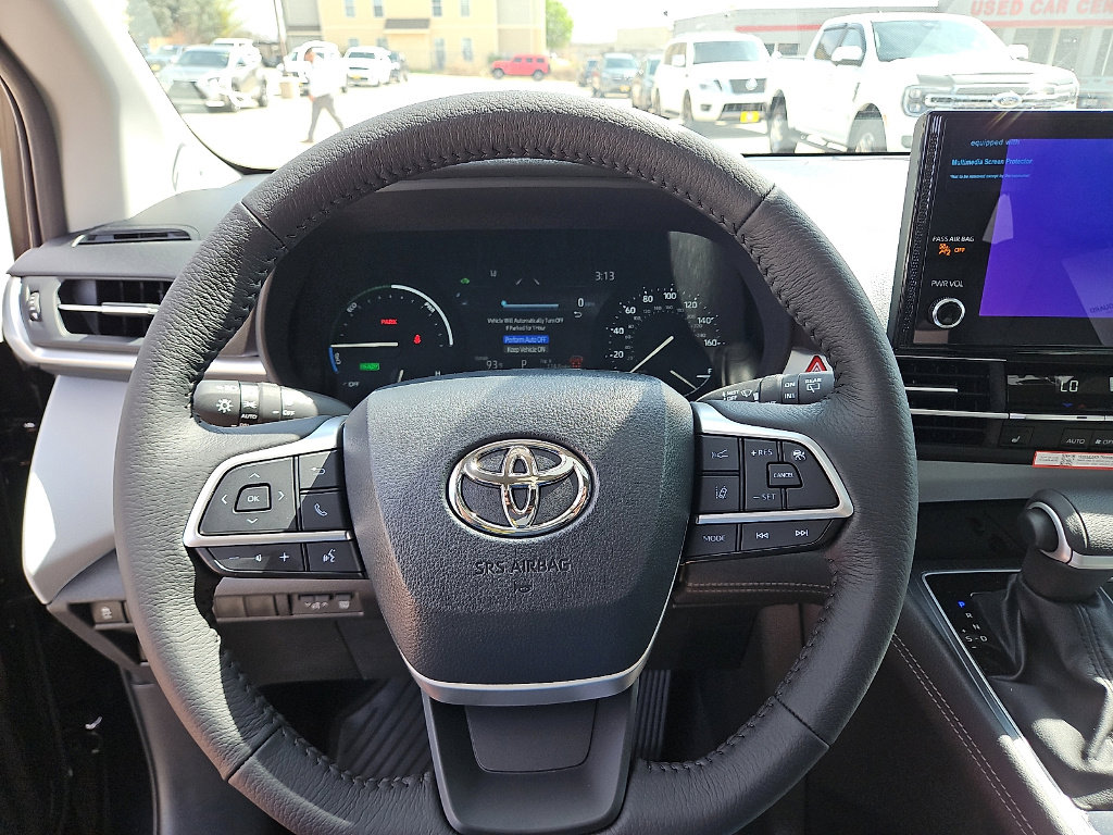 Certified 2026 Toyota Sienna XLE image 14