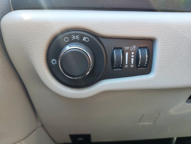 Used 2017 Chrysler Pacifica LX FWD image 21