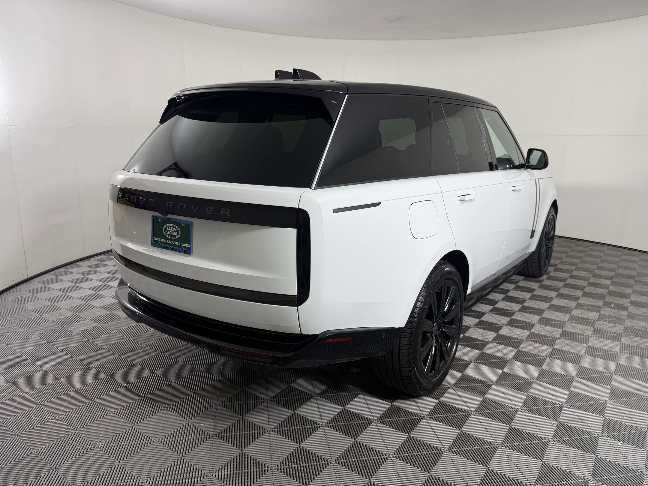 New 2025 Land Rover Range Rover SE image 7