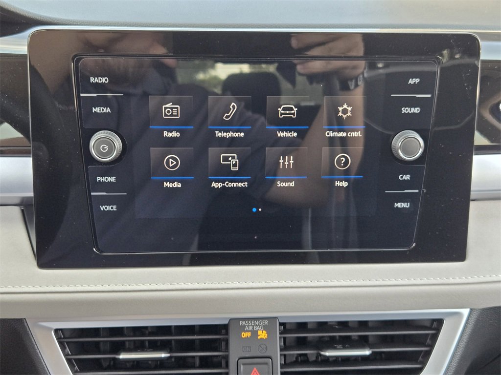 New 2025 Volkswagen Taos SE image 14