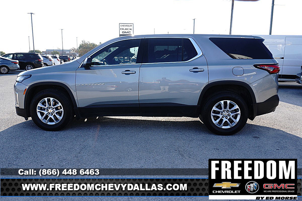Used 2023 Chevrolet Traverse LS FWD image 4