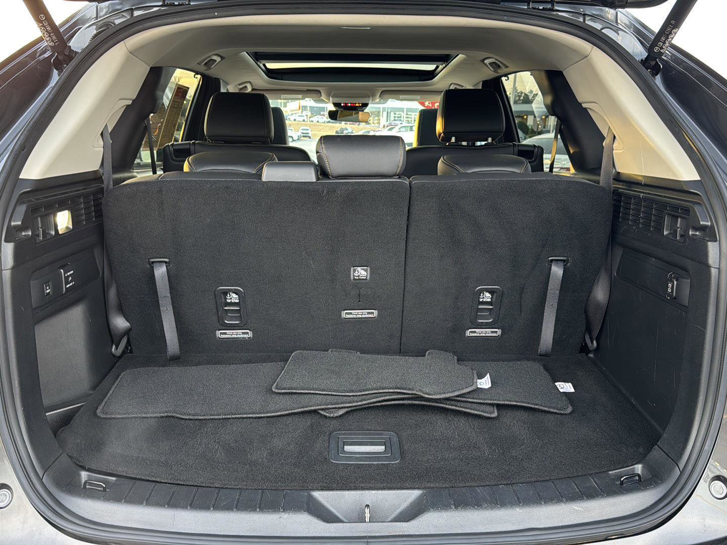 Used 2024 MAZDA CX-90 Plug-In Hybrid w/ Premium Pkg image 30