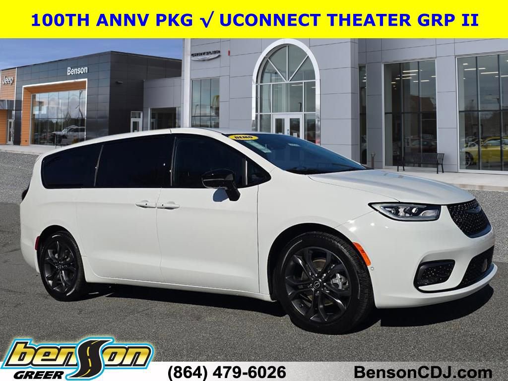 New 2026 Chrysler Pacifica Select FWD image 1