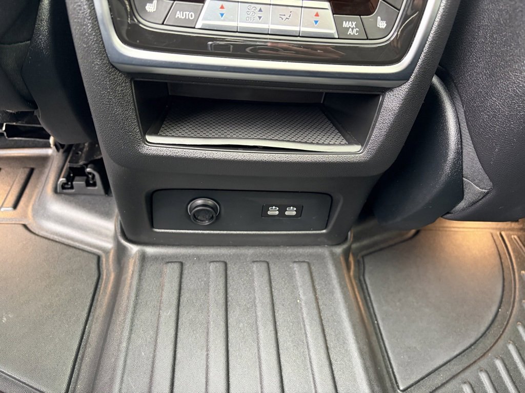 Used 2024 BMW X7 xDrive40i w/ Premium Package image 28