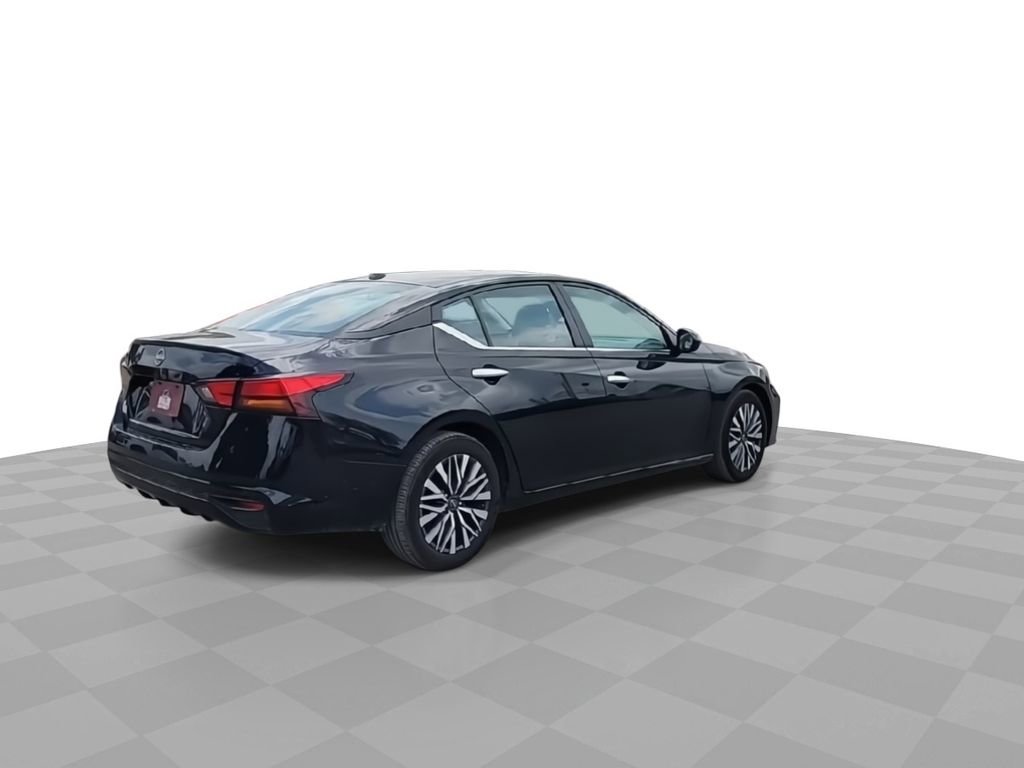 Used 2025 Nissan Altima 2.5 SV FWD image 8