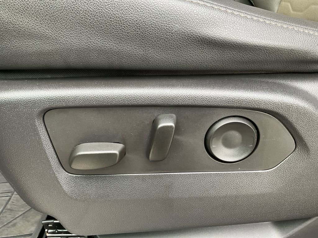 Used 2023 Chevrolet Silverado 1500 ZR2 w/ Technology Package image 28