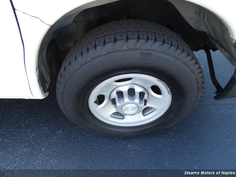 Used 2015 Chevrolet Express 2500 RWD image 18